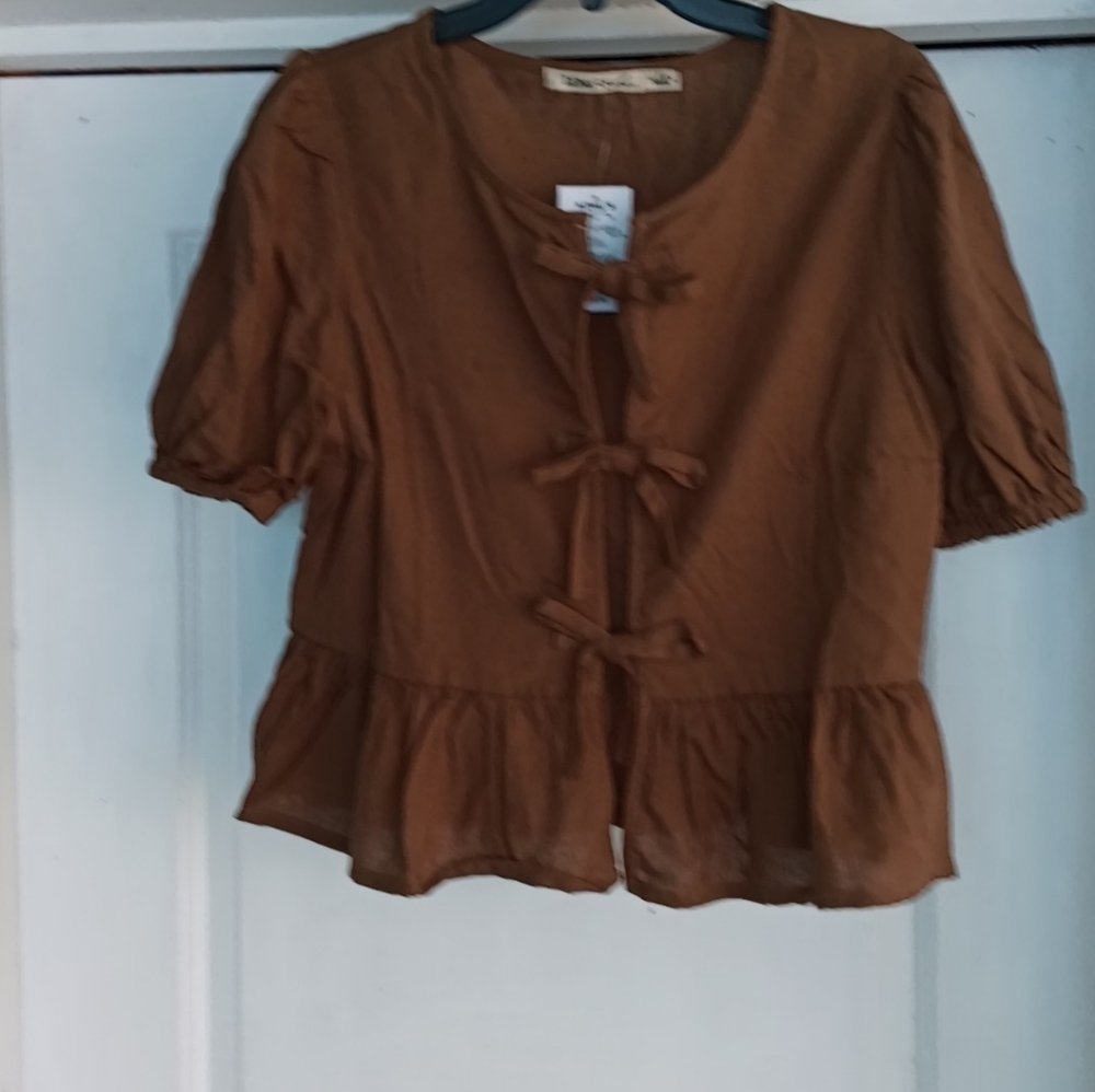 NWT by Liberty Love. Sz XL. Brown tie crop top